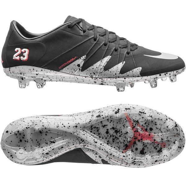Messi's wearing adidas cleat